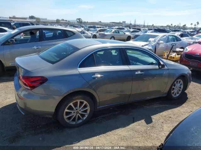 WDD3G4EB4KW028478 Mercedes-Benz A 220