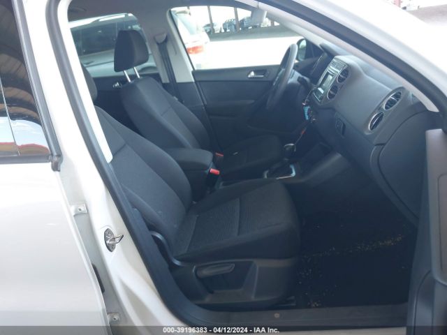 WVGBV7AX8HK042488 Volkswagen Tiguan 2.0t/2.0t S