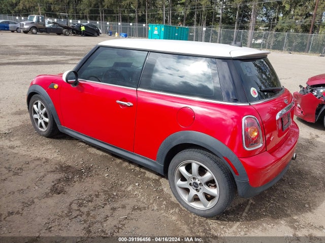 2010 MINI COOPER WMWMF3C51ATZ60966 Photo 2