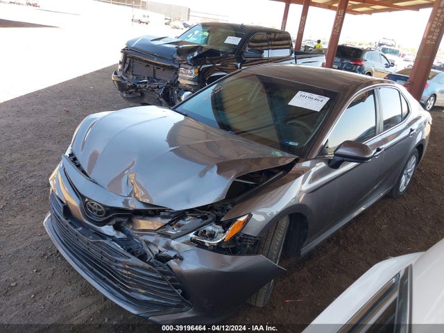 Toyota CAMRY LE 2018 4T1B11HK2JU636748 Image 2