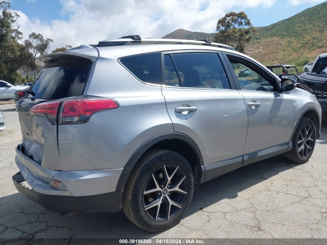 Toyota RAV4 SE 2018 2T3NFREV2JW491858 Image 4