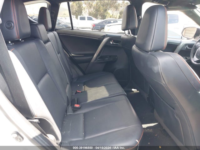 Toyota RAV4 SE 2018 2T3NFREV2JW491858 Image 8