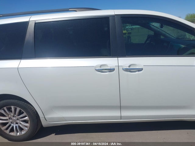 Toyota Sienna Xle 8 Passenger 2016 5TDYK3DC2GS702282 Image 14
