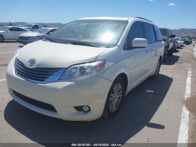 Toyota Sienna Xle 8 Passenger 2016 5TDYK3DC2GS702282 Image 2
