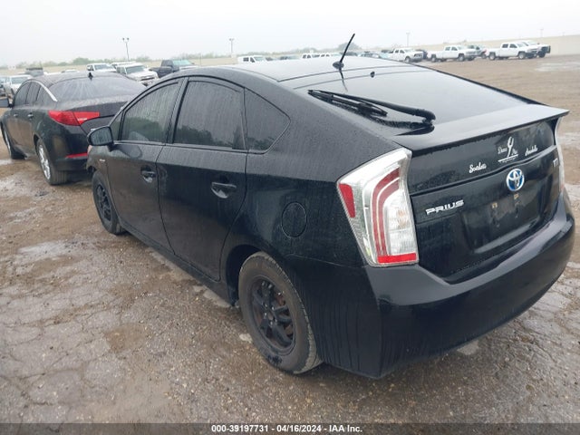 Toyota Prius Two 2014 JTDKN3DUXE1742559 Image 3