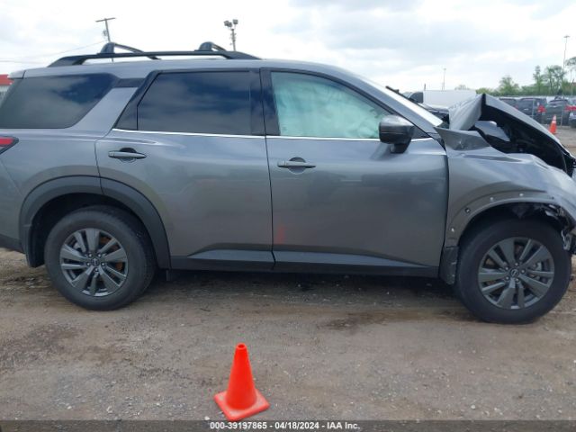 5N1DR3BD1RC263677 Nissan Pathfinder Sv 4wd