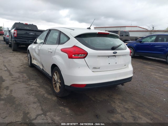 Ford FOCUS SE 2017 1FADP3K20HL216654 Image 3