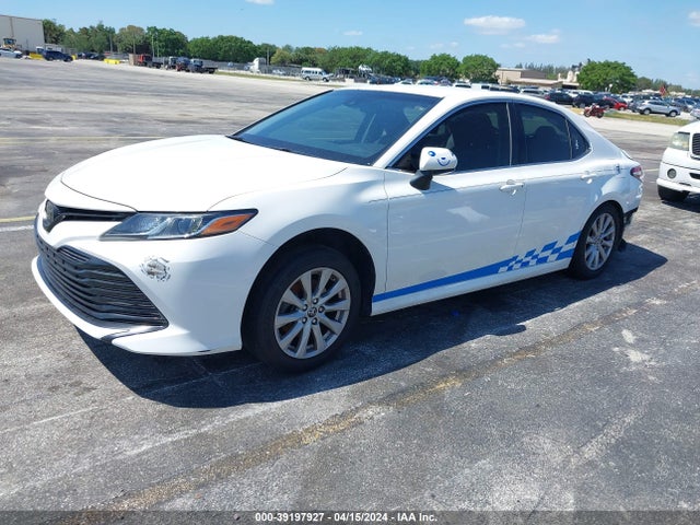Toyota CAMRY LE 2018 JTNB11HK0J3015272 Image 2