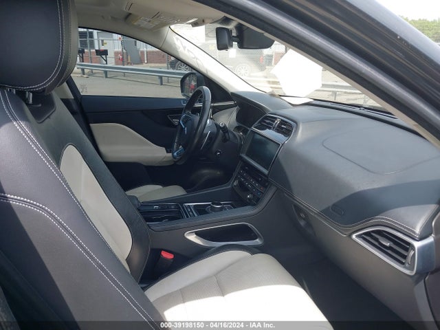 2018 JAGUAR F-PACE SADCL2FX8JA255516 Photo 4