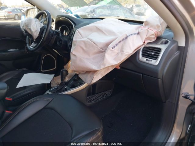 2019 JEEP COMPASS 3C4NJDBB4KT678619 Photo 4