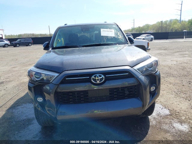 Toyota 4RUNNER SR5 2022 JTEEU5JR8N5277232 Image 12
