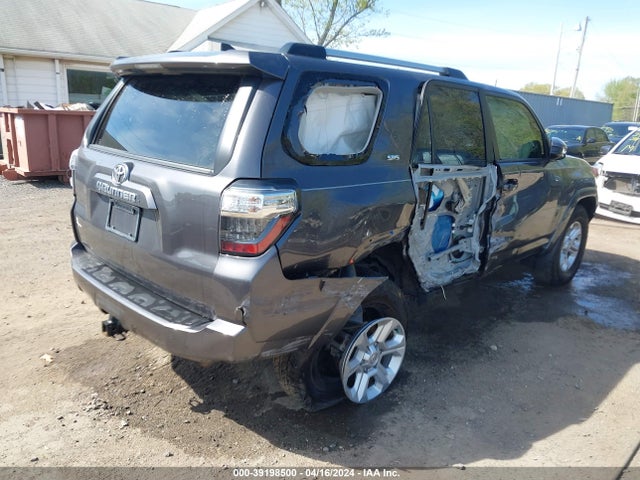 Toyota 4RUNNER SR5 2022 JTEEU5JR8N5277232 Image 4