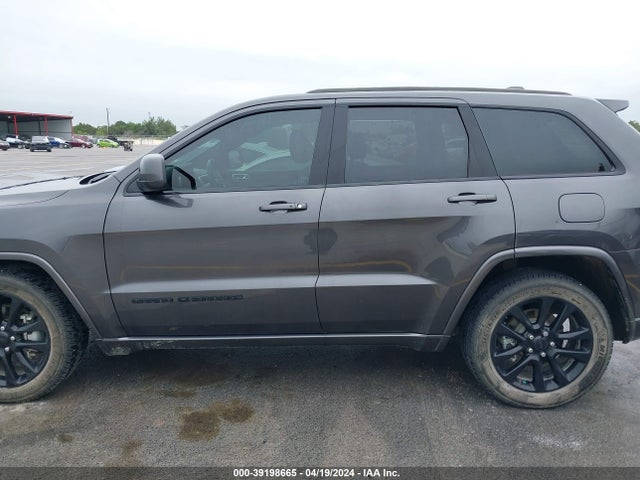 1C4RJEAG8JC111778 Jeep Grand Cherokee Altitude 4x2