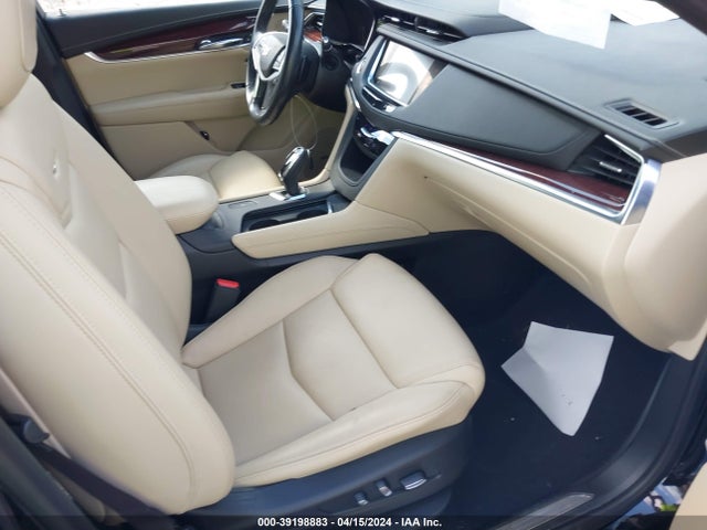 1GYKNCRSXJZ238266 Cadillac XT5 LUXURY