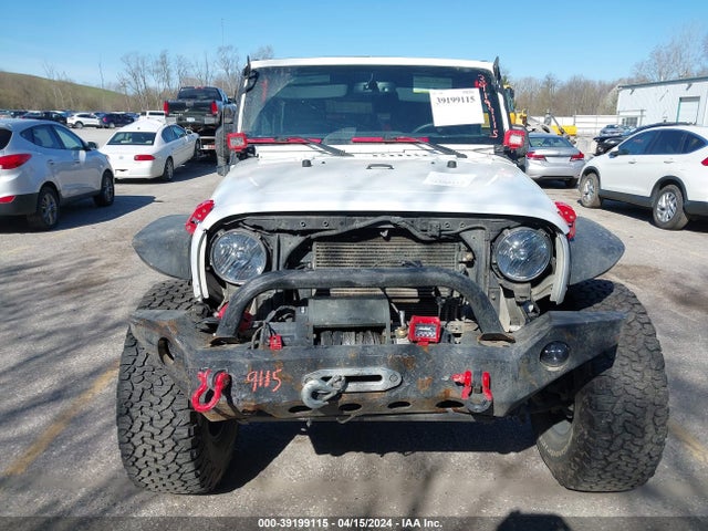 1C4BJWEG9JL900216 Jeep Wrangler Jk Unlimited Sahara