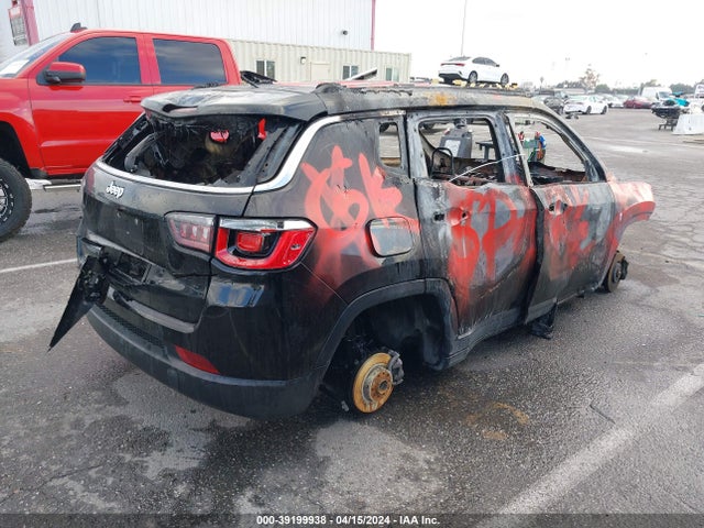 3C4NJCBB8JT486936 Jeep Compass Latitude Fwd