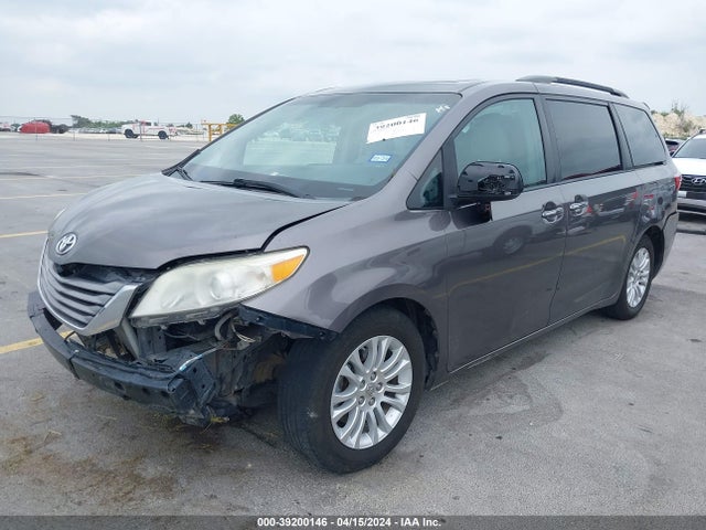 Toyota Sienna Xle 8 Passenger 2015 5TDYK3DC3FS649753 Image 2