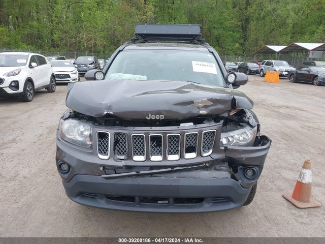 1C4NJDEB8GD558573 Jeep Compass Latitude