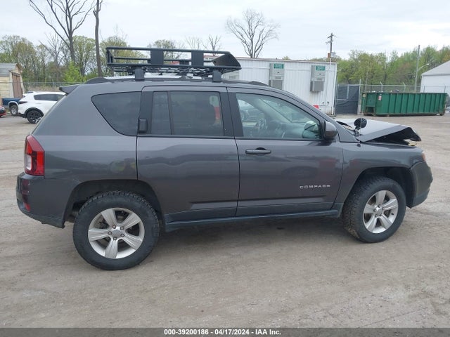 1C4NJDEB8GD558573 Jeep Compass Latitude