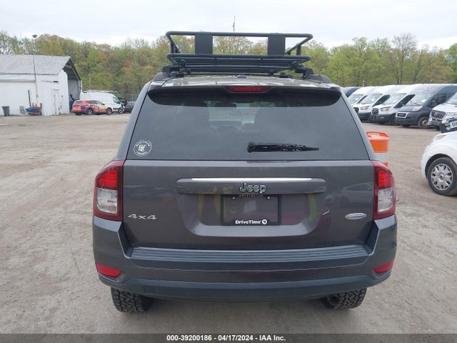 1C4NJDEB8GD558573 Jeep Compass Latitude