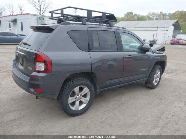 1C4NJDEB8GD558573 Jeep Compass Latitude