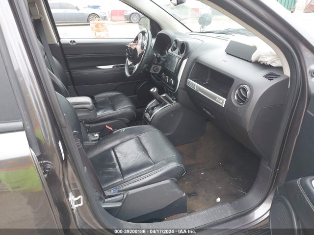 1C4NJDEB8GD558573 Jeep Compass Latitude