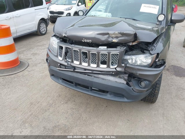 1C4NJDEB8GD558573 Jeep Compass Latitude