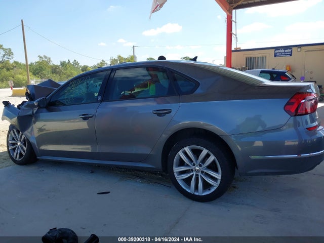 1VWLA7A32KC000866 Volkswagen Passat 2.0t Wolfsburg Edition