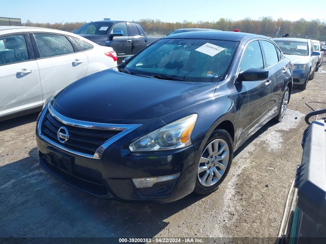 Nissan Altima 2.5 S 2015 1N4AL3AP7FC447091 Image 2