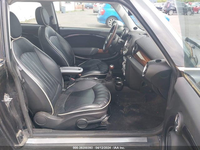 2008 MINI COOPER CLUBMAN WMWML33508TJ46746 Photo 4