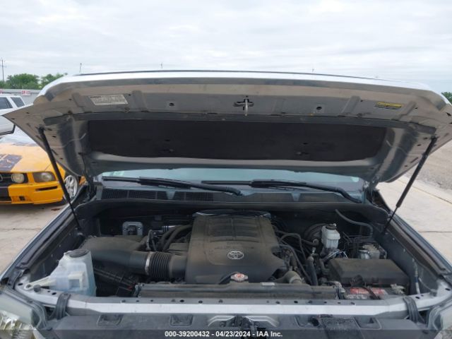 5TFEM5F17KX137096 Toyota Tundra Sr5 4.6l V8