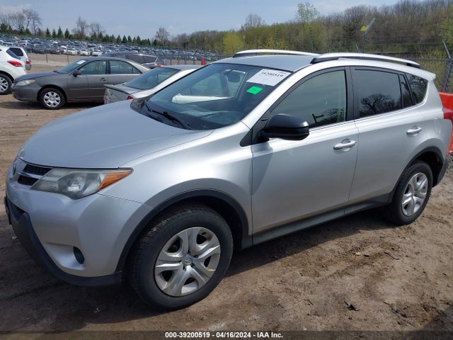 Toyota RAV4 LE 2014 JTMBFREV1ED071854 Image 2