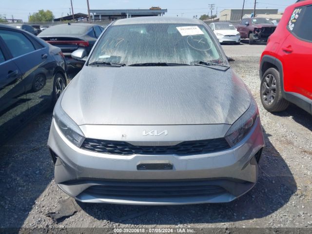 3KPF24AD9PE683184 KIA Forte Lxs