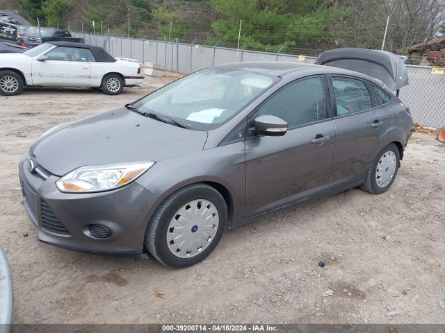 Ford FOCUS SE 2014 1FADP3F22EL110664 Image 2