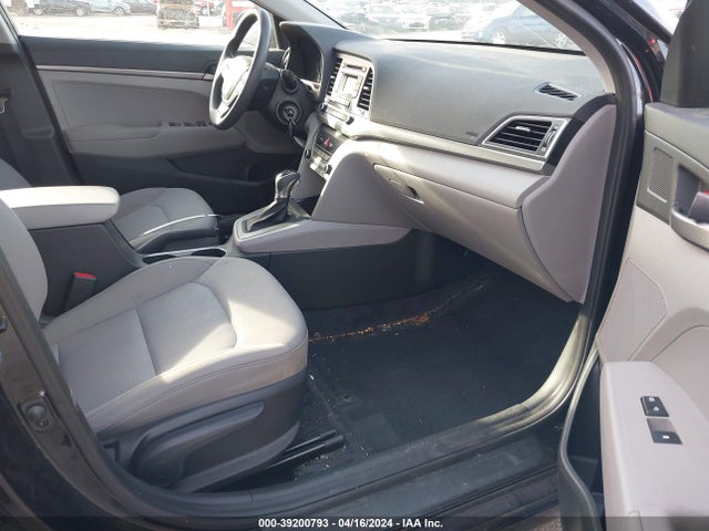 Hyundai ELANTRA SE 2018 5NPD74LF6JH274375 Image 5