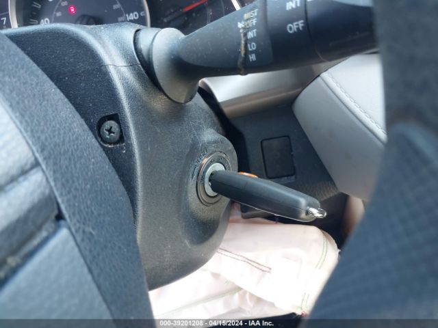 JTMZFREV6FJ056655 Toyota RAV4 LE