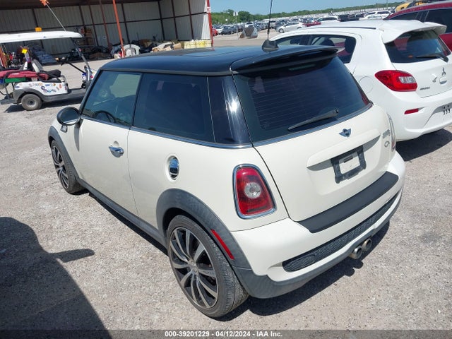 2009 MINI COOPER S WMWMF73509TW84220 Photo 2