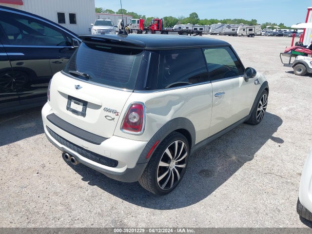 2009 MINI COOPER S WMWMF73509TW84220 Photo 3