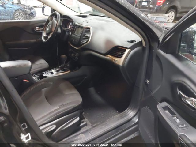 1C4PJMCB9FW675514 Jeep Cherokee Latitude