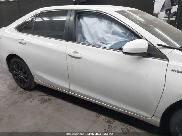 4T1BD1FKXFU172965 Toyota Camry Hybrid Le