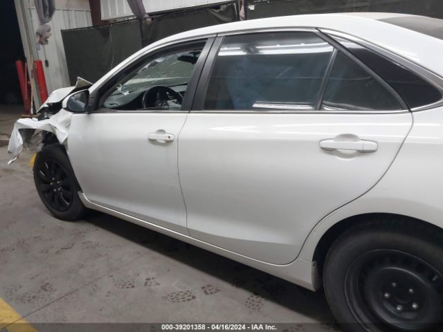4T1BD1FKXFU172965 Toyota Camry Hybrid Le