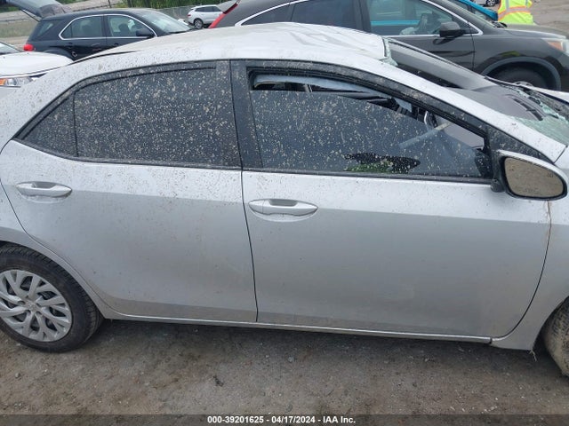 Toyota COROLLA LE 2018 5YFBURHE9JP753227 Image 13