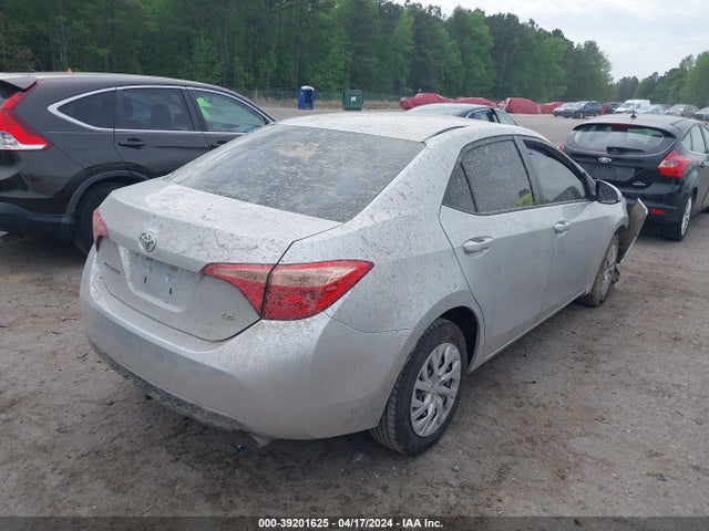 Toyota COROLLA LE 2018 5YFBURHE9JP753227 Image 4