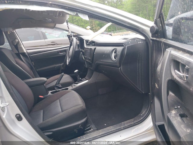 Toyota COROLLA LE 2018 5YFBURHE9JP753227 Image 5