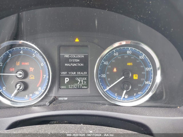 Toyota COROLLA LE 2018 5YFBURHE9JP753227 Image 7