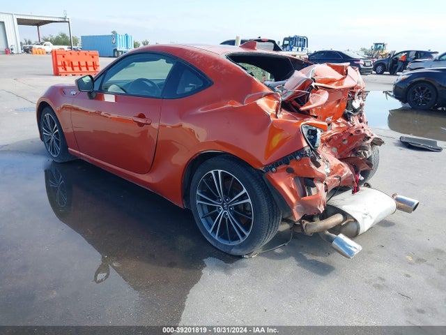 JF1ZNAA15F8702658 Scion FR-S