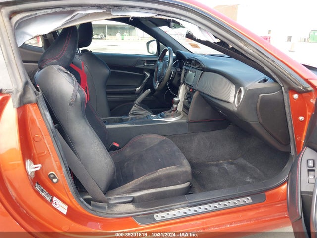 JF1ZNAA15F8702658 Scion FR-S