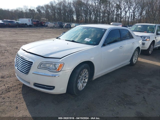 Chrysler 300 2014 2C3CCAAG9EH345766 Image 2