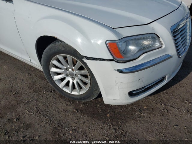 Chrysler 300 2014 2C3CCAAG9EH345766 Image 6