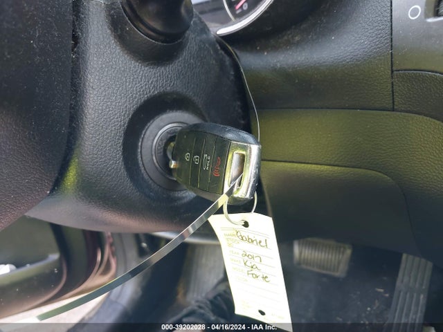 KIA FORTE LX 2017 3KPFL4A72HE111253 Image 11